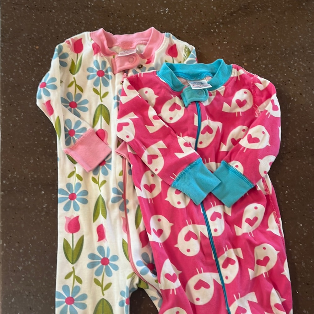 (2) Hanna anderson size 70 organic cotton zip up sleepers.Great used condition